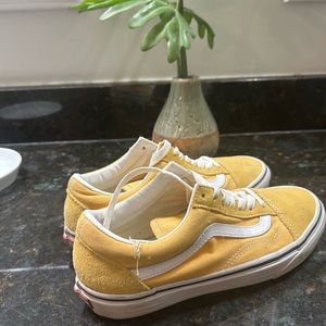 Vans Old Skool skate shoe size 6.5 men’s/ 8 women’s